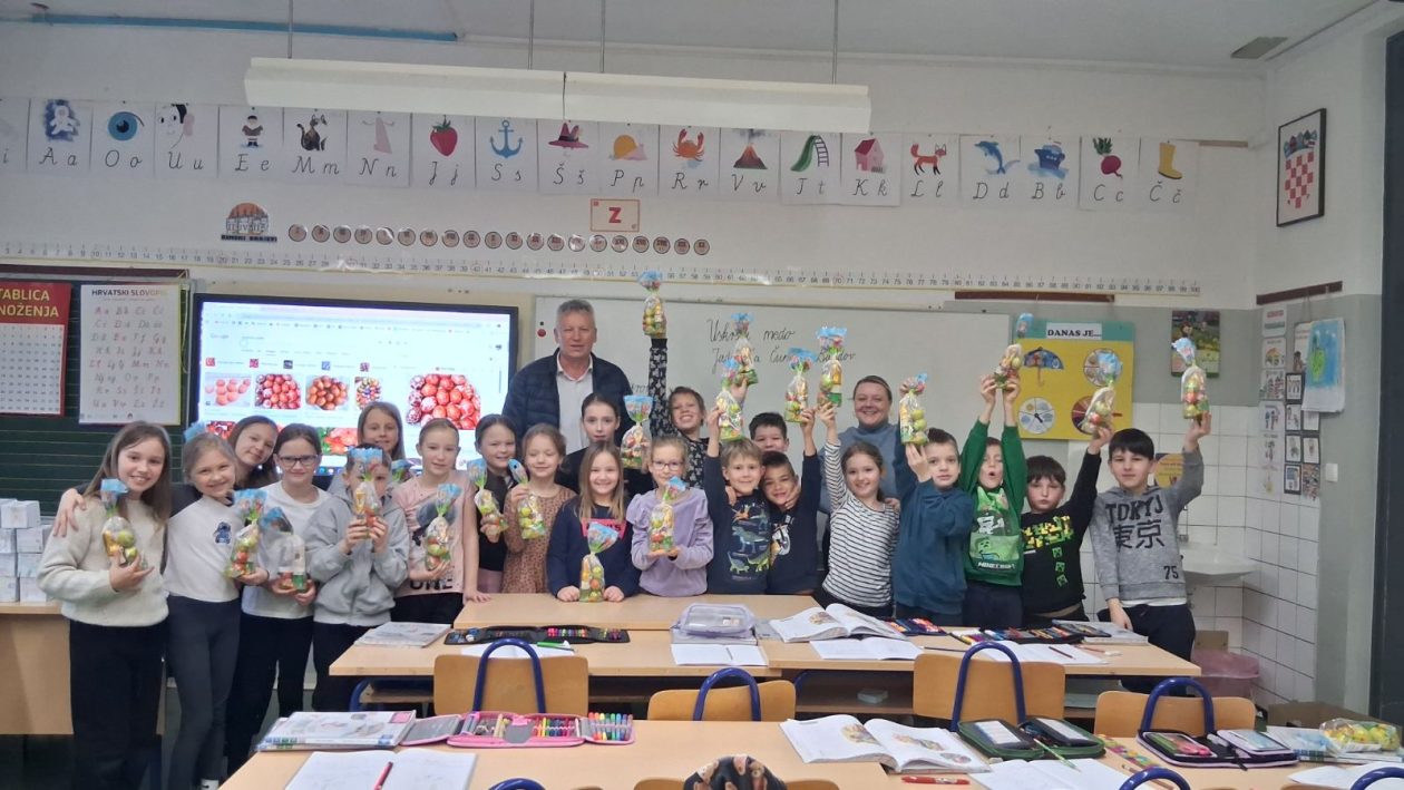 SVETI MARTIN NA MURI Načelnik Martin Srša razveselio djecu tradicionalnim uskrsnim paketićima (1)