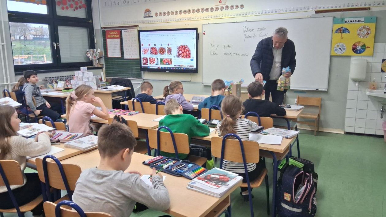 SVETI MARTIN NA MURI Načelnik Martin Srša razveselio djecu tradicionalnim uskrsnim paketićima (4)