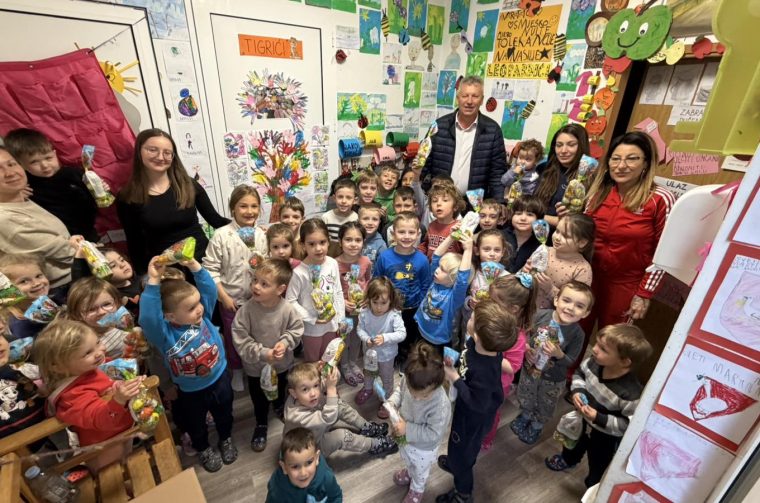 SVETI MARTIN NA MURI Načelnik Martin Srša razveselio djecu tradicionalnim uskrsnim paketićima (6) SVETI MARTIN NA MURI Načelnik Martin Srša razveselio djecu tradicionalnim uskrsnim paketićima (6)