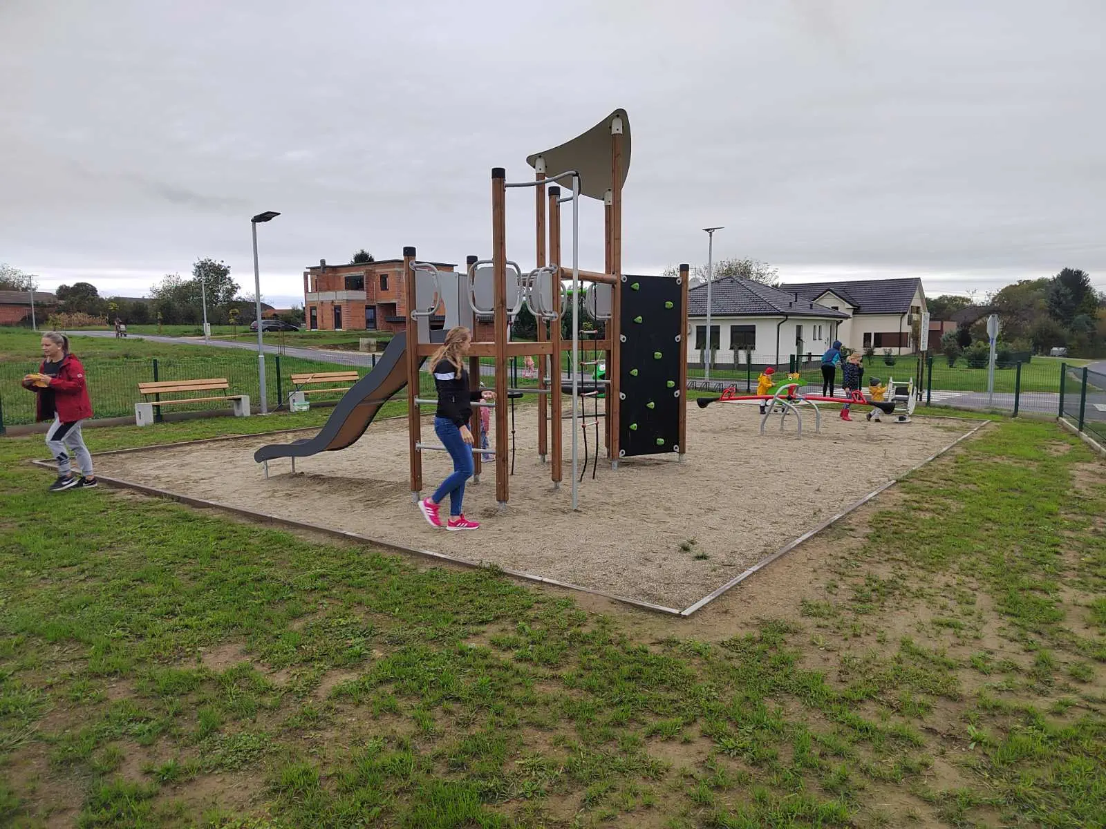 SVETI MARTIN NA MURI Postavljeno novo dječje igralište u Žabniku (2)