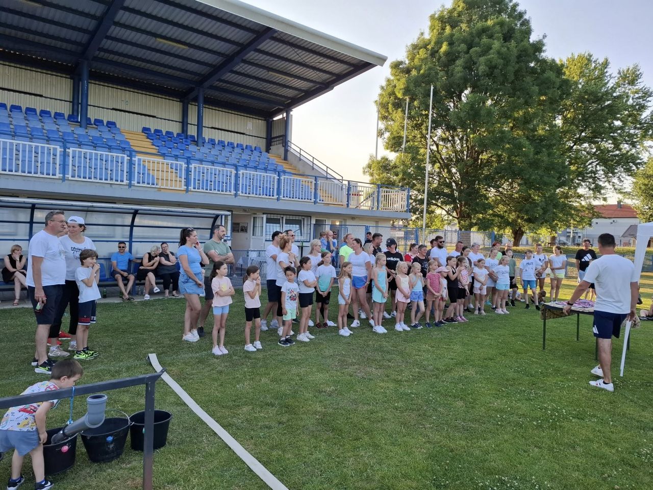 SVI ZA JEDNOG Seoska olimpijada u Novom Selu Rok puna osmijeha i dobre volje (11)