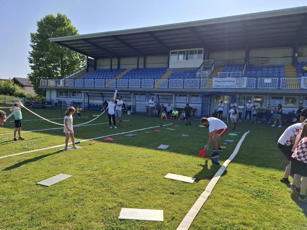 SVI ZA JEDNOG Seoska olimpijada u Novom Selu Rok puna osmijeha i dobre volje (13)
