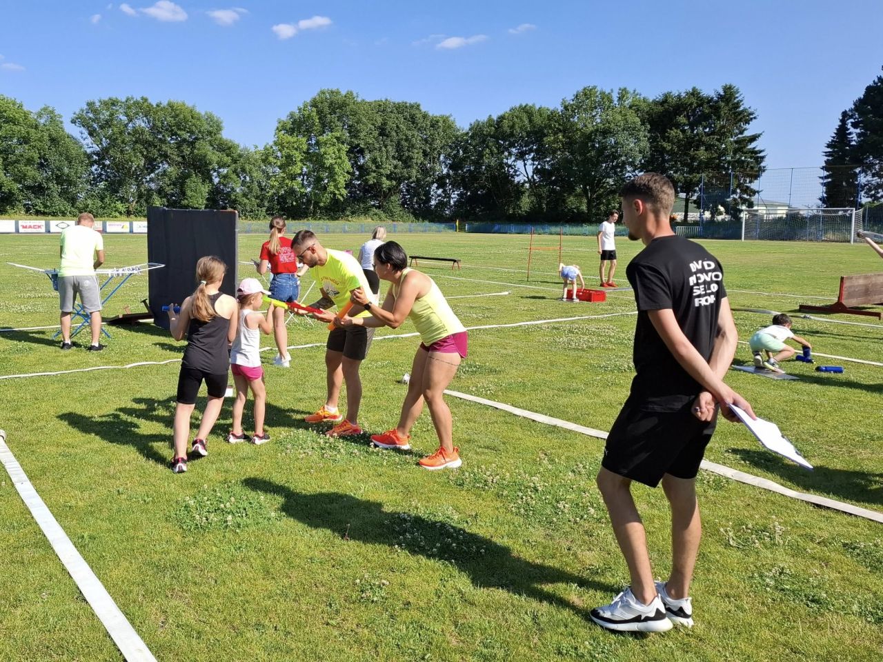 SVI ZA JEDNOG Seoska olimpijada u Novom Selu Rok puna osmijeha i dobre volje (15)