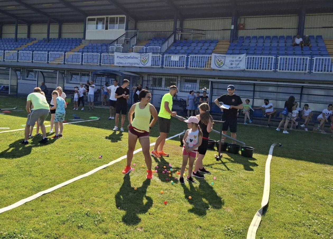 SVI ZA JEDNOG Seoska olimpijada u Novom Selu Rok puna osmijeha i dobre volje (5)