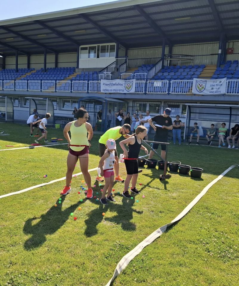 SVI ZA JEDNOG Seoska olimpijada u Novom Selu Rok puna osmijeha i dobre volje (6)