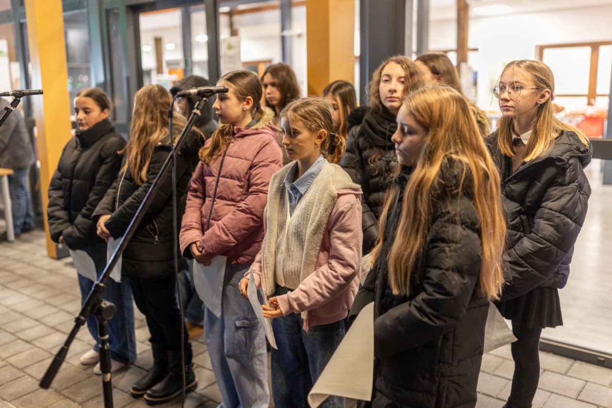 SVIJEĆA MIRA Štrigova zasjala u drugom adventskom vikendu uz paljenje svijeće i božićni sajam (1)
