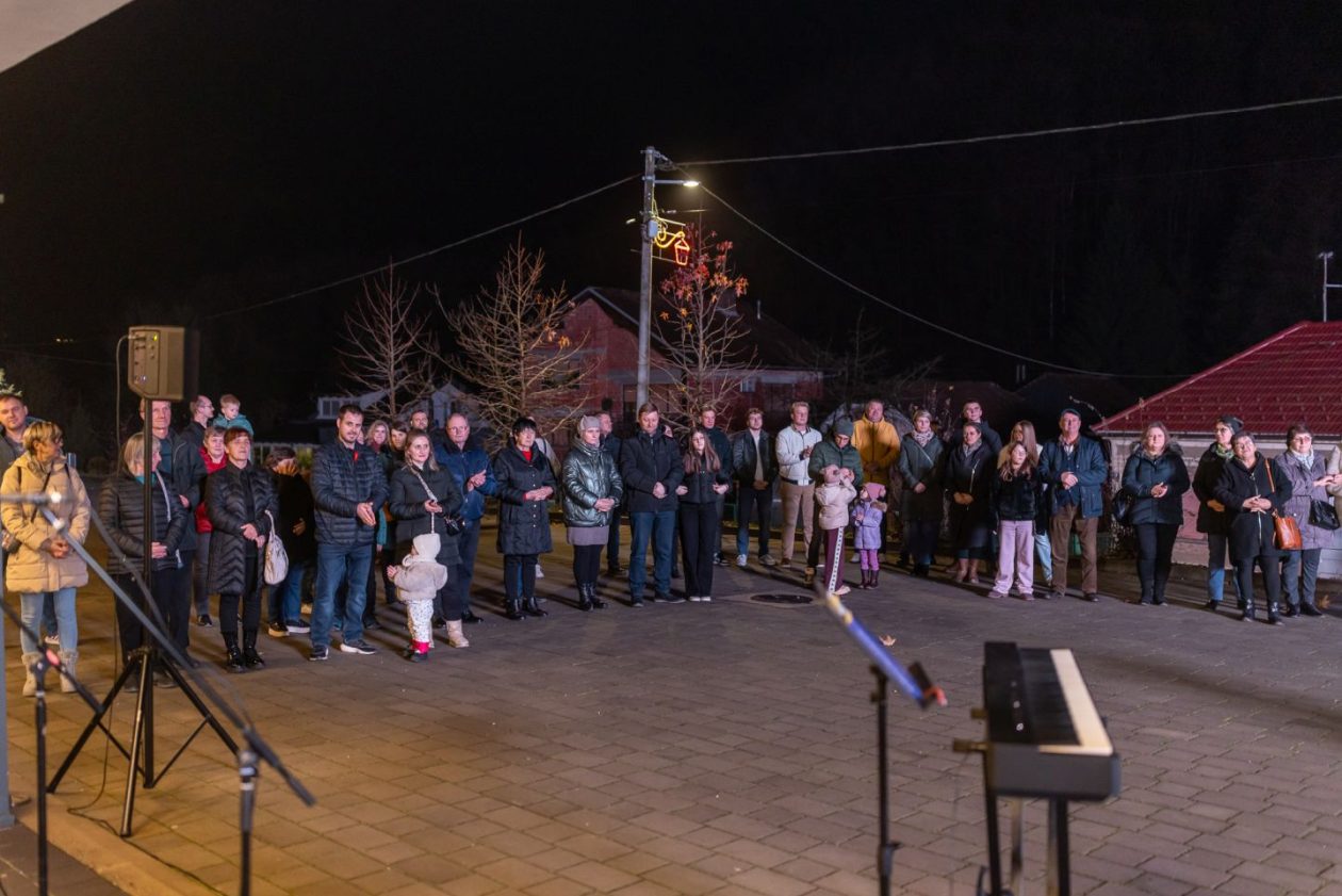 SVIJEĆA MIRA Štrigova zasjala u drugom adventskom vikendu uz paljenje svijeće i božićni sajam (10)