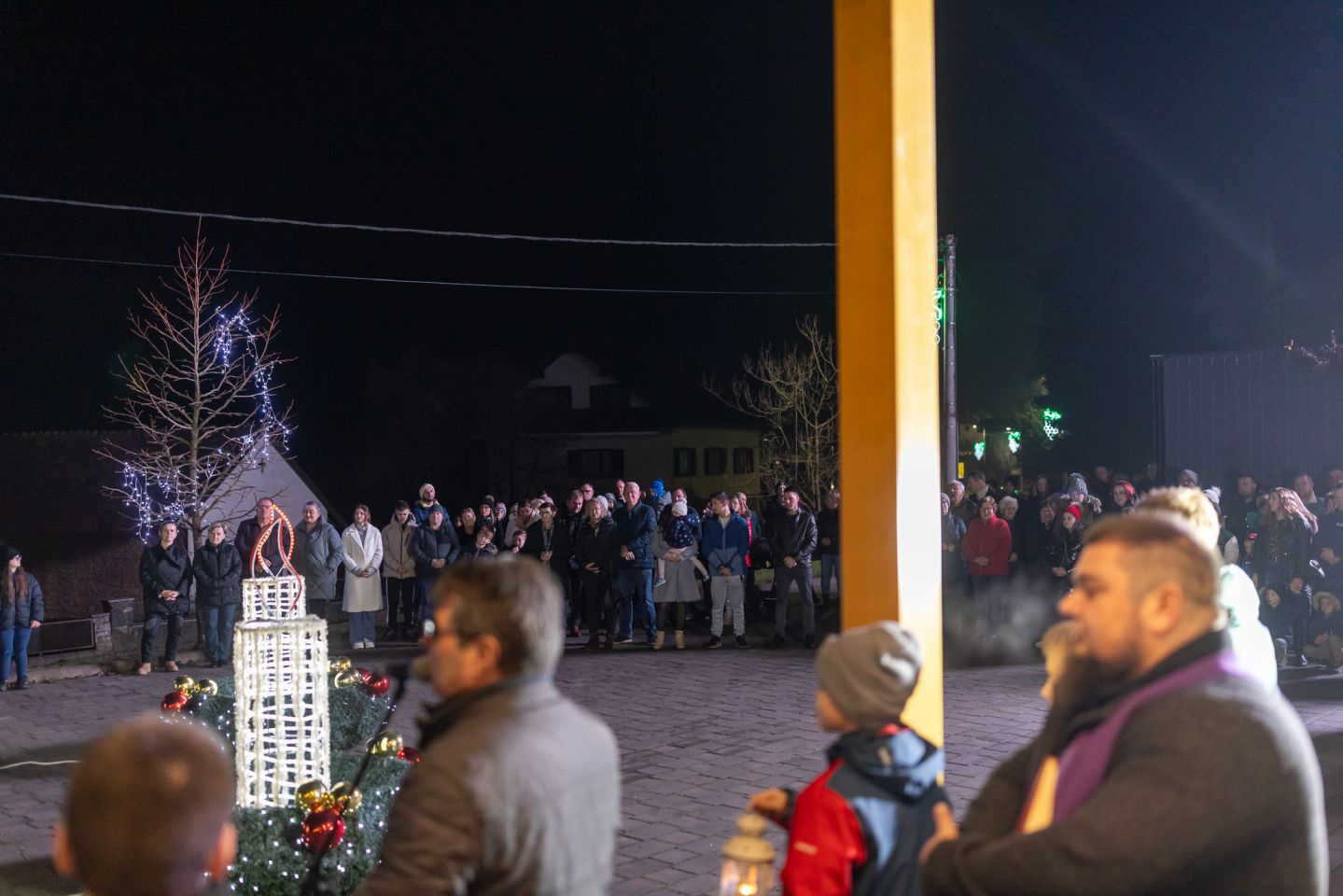 SVIJEĆA MIRA Štrigova zasjala u drugom adventskom vikendu uz paljenje svijeće i božićni sajam (11) SVIJEĆA MIRA Štrigova zasjala u drugom adventskom vikendu uz paljenje svijeće i božićni sajam (11)
