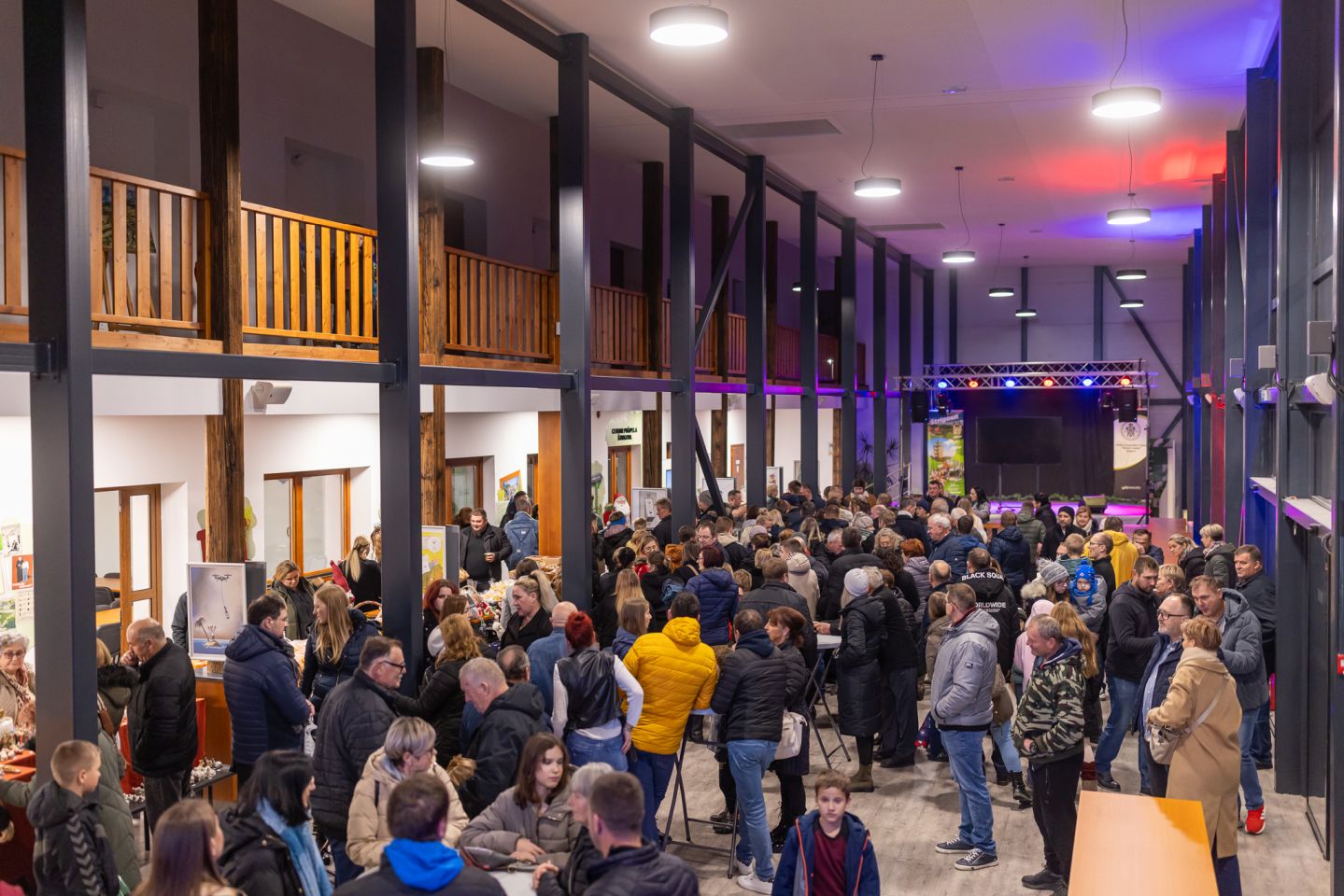 SVIJEĆA MIRA Štrigova zasjala u drugom adventskom vikendu uz paljenje svijeće i božićni sajam (14) SVIJEĆA MIRA Štrigova zasjala u drugom adventskom vikendu uz paljenje svijeće i božićni sajam (14)