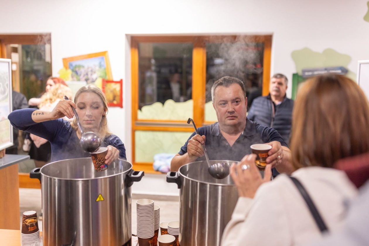 SVIJEĆA MIRA Štrigova zasjala u drugom adventskom vikendu uz paljenje svijeće i božićni sajam (16)