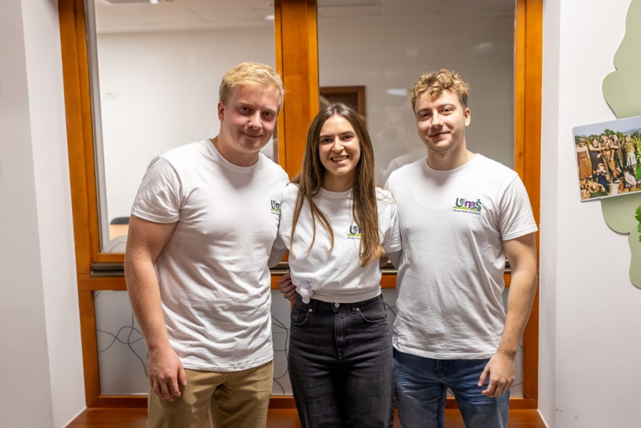 SVIJEĆA MIRA Štrigova zasjala u drugom adventskom vikendu uz paljenje svijeće i božićni sajam (19)