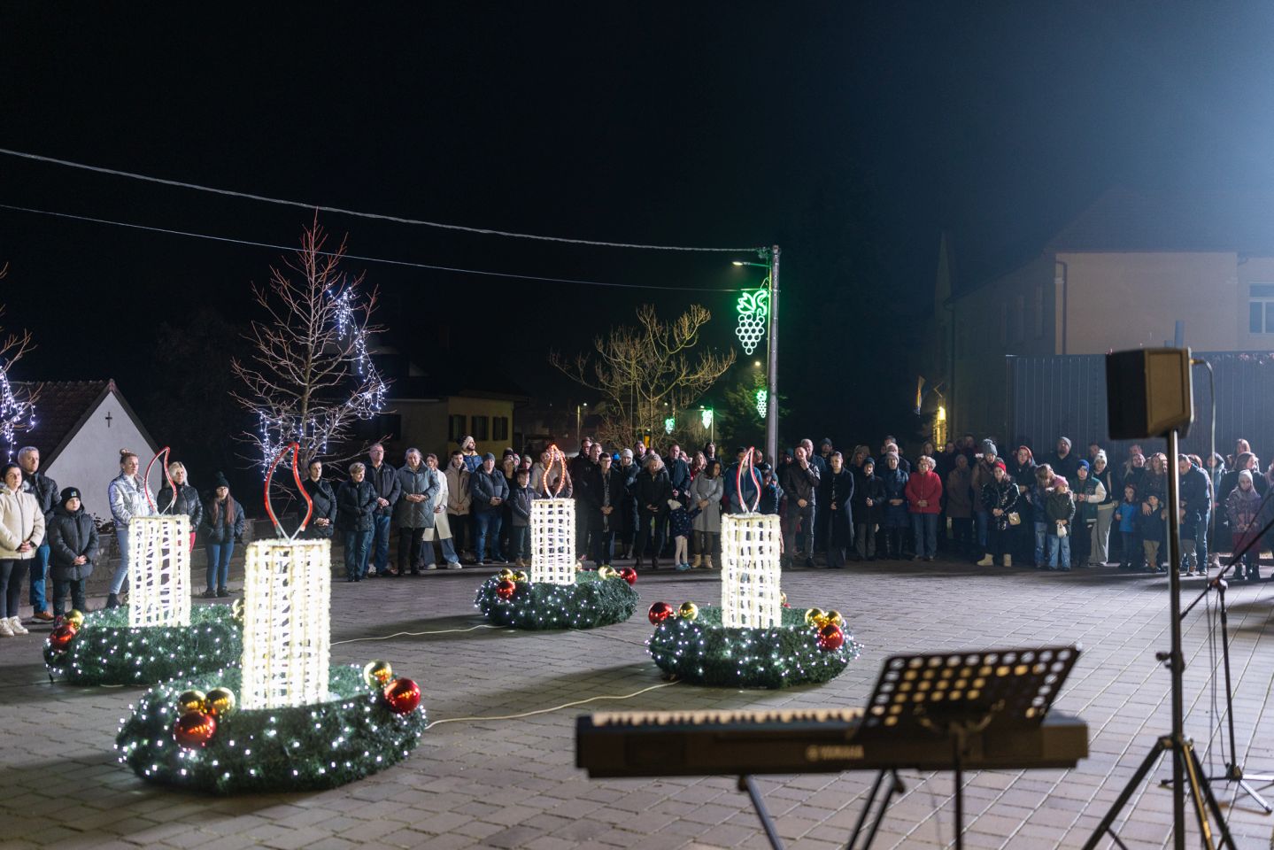 SVIJEĆA MIRA Štrigova zasjala u drugom adventskom vikendu uz paljenje svijeće i božićni sajam (2) SVIJEĆA MIRA Štrigova zasjala u drugom adventskom vikendu uz paljenje svijeće i božićni sajam (2)