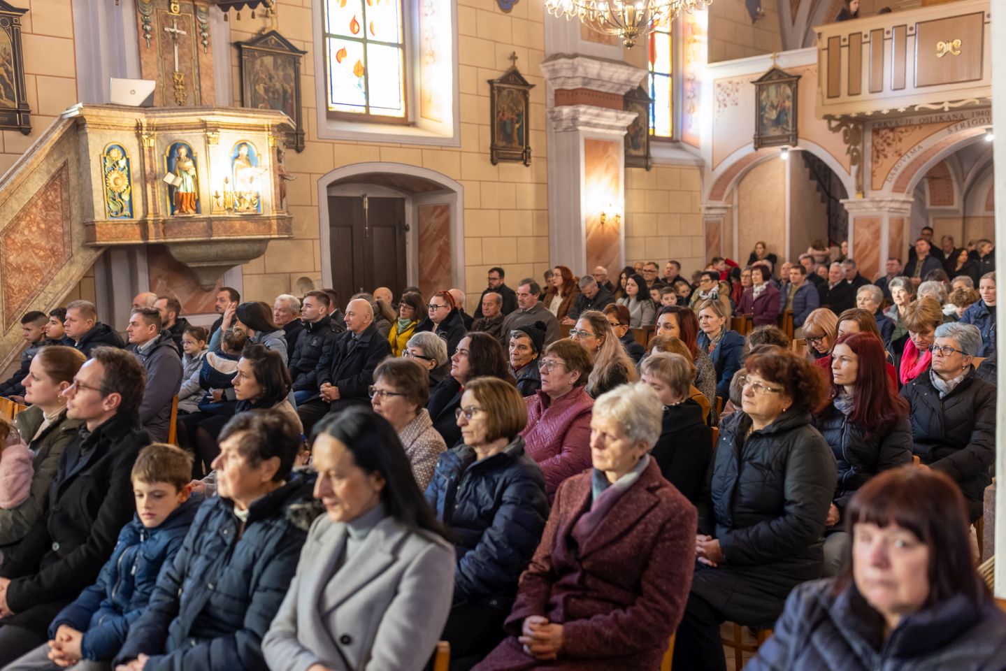 SVIJEĆA MIRA Štrigova zasjala u drugom adventskom vikendu uz paljenje svijeće i božićni sajam (34) SVIJEĆA MIRA Štrigova zasjala u drugom adventskom vikendu uz paljenje svijeće i božićni sajam (34)