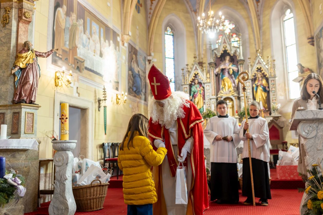 SVIJEĆA MIRA Štrigova zasjala u drugom adventskom vikendu uz paljenje svijeće i božićni sajam (38)