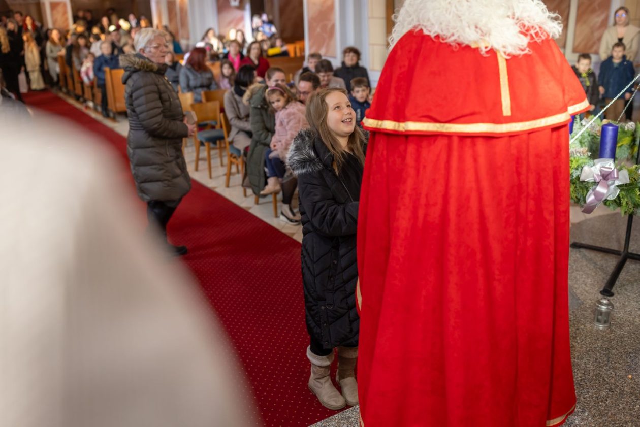 SVIJEĆA MIRA Štrigova zasjala u drugom adventskom vikendu uz paljenje svijeće i božićni sajam (39)