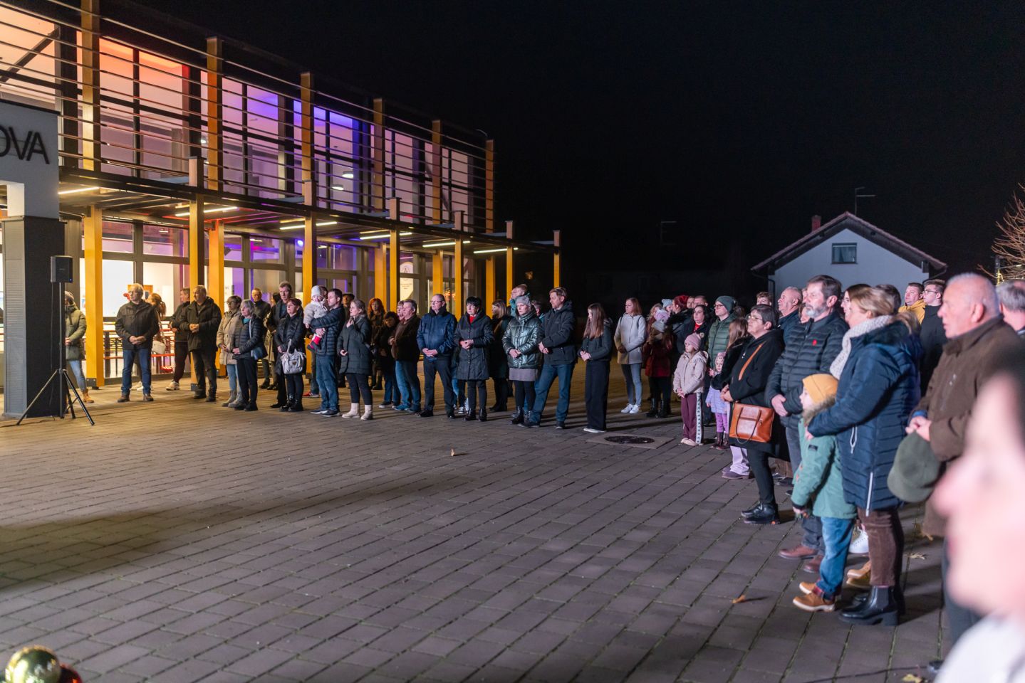 SVIJEĆA MIRA Štrigova zasjala u drugom adventskom vikendu uz paljenje svijeće i božićni sajam (7) SVIJEĆA MIRA Štrigova zasjala u drugom adventskom vikendu uz paljenje svijeće i božićni sajam (7)