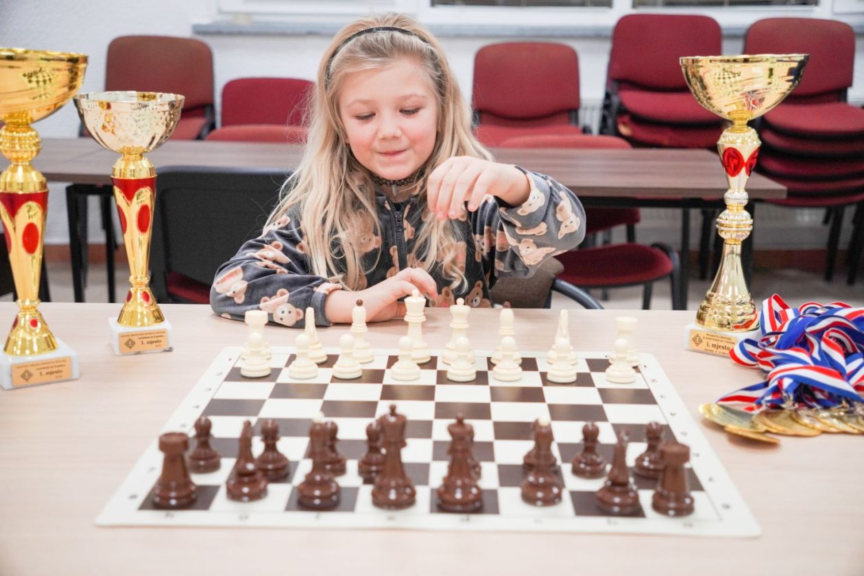 Šahovski klub Gornji Mihaljevec šah Lianna Dovečar (63) Šahovski klub Gornji Mihaljevec šah Lianna Dovečar (63)