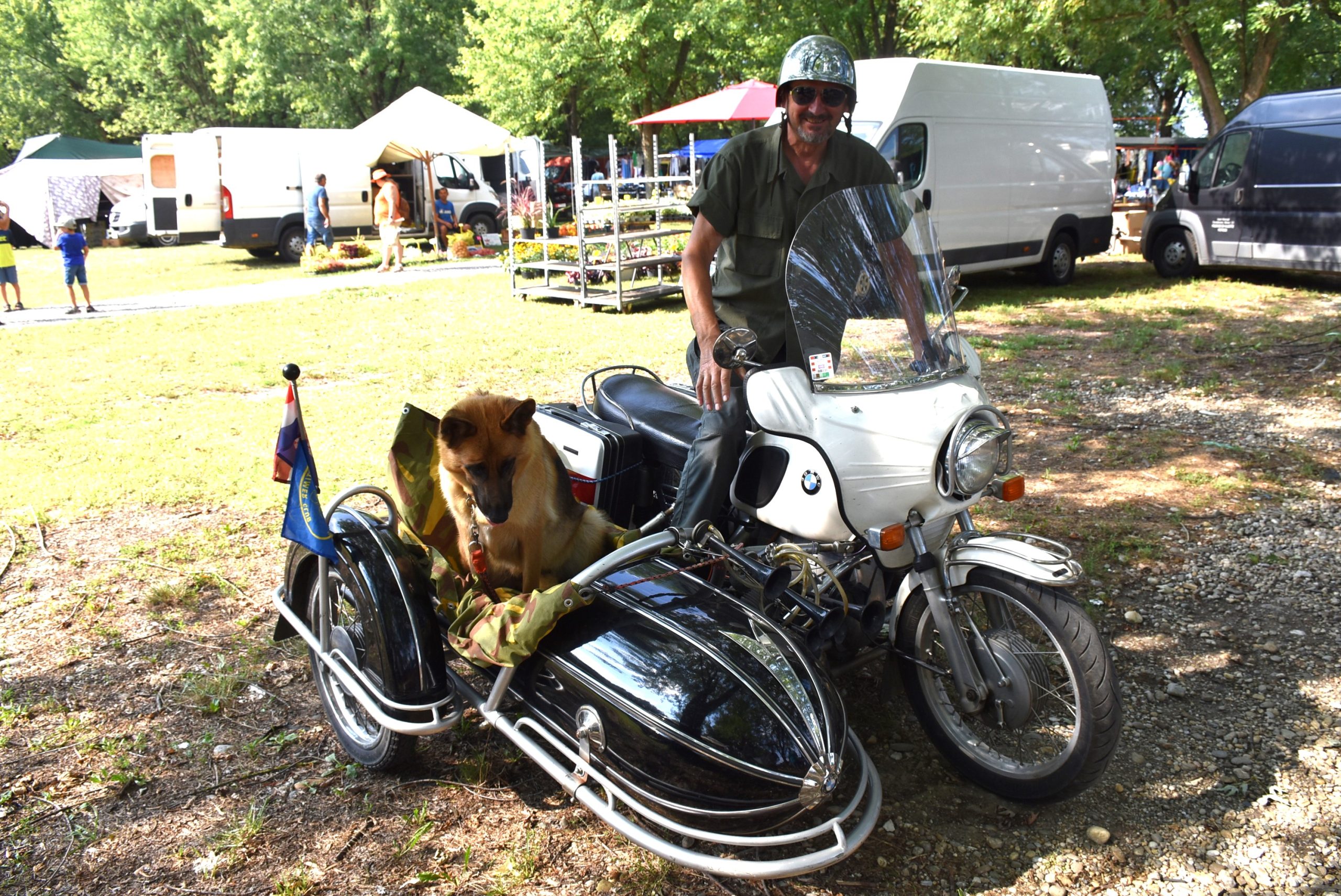 Sajam srijedom (73) sever belica motocikl i prikolica Sajam srijedom (73) sever belica motocikl i prikolica
