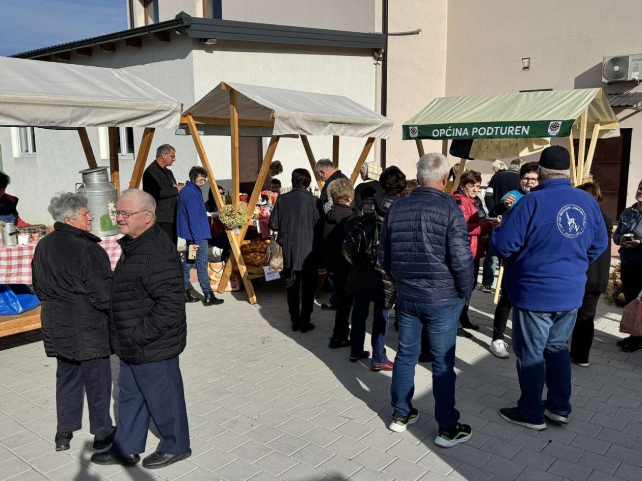 Sajam u Podturnu 12