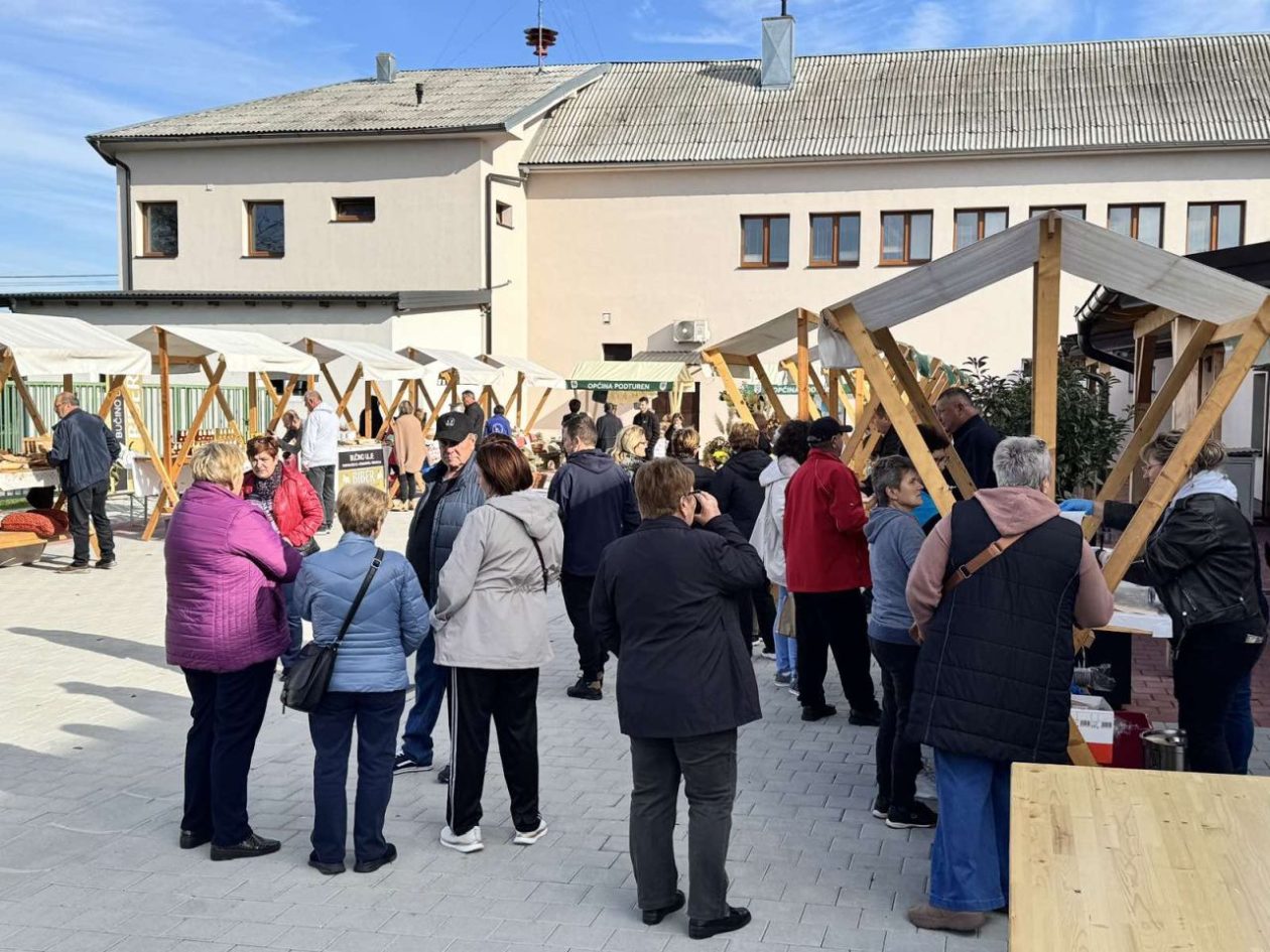 Sajam u Podturnu 13
