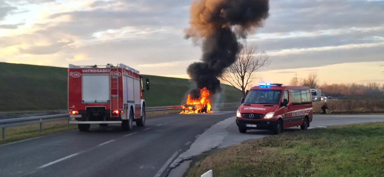 Samozapaljenje vozila Donji Mihaljevec (3) Samozapaljenje vozila Donji Mihaljevec (3)