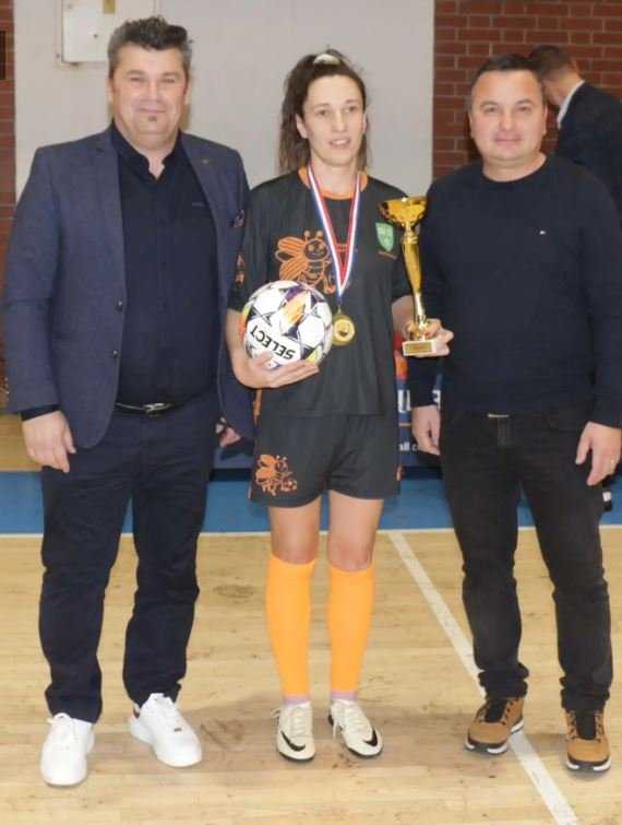 Sandra Tratnjak (25)