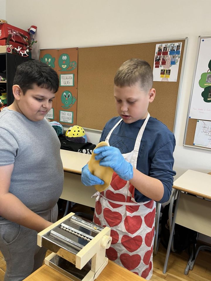 Sanja Marciuš (4) Sanja Marciuš (1)