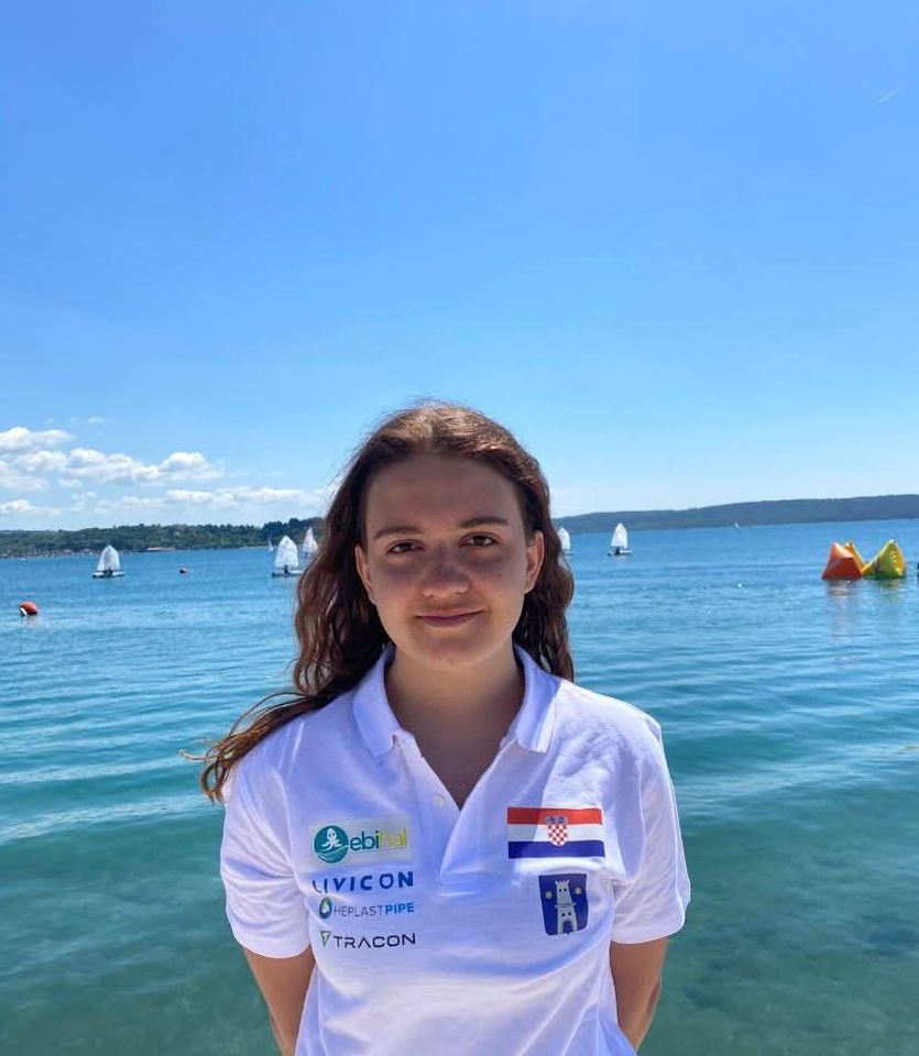 Sara Puklavec (2) Sara Puklavec (2)