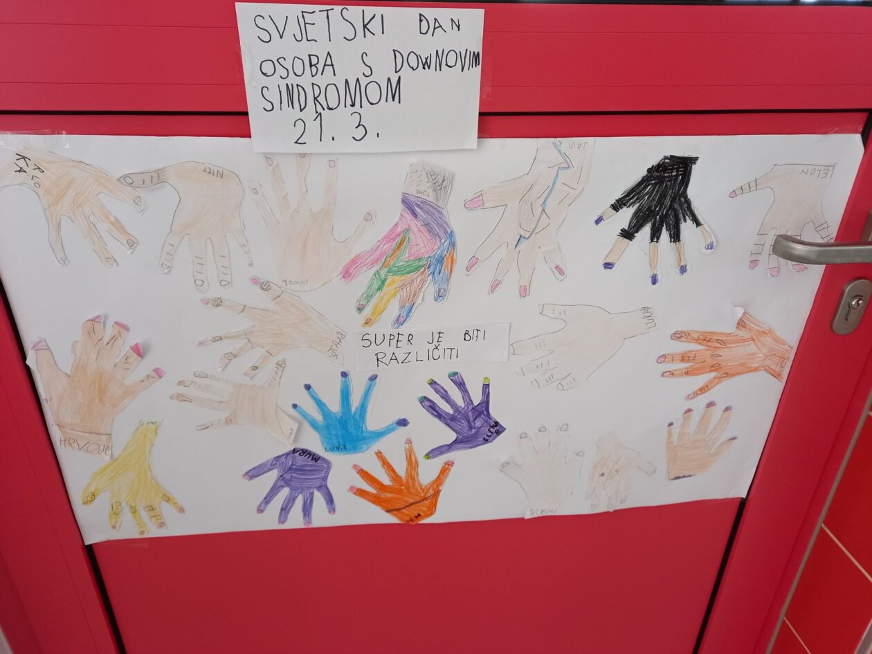 Šarene čarapice u Cipelici Djeca obilježila Međunarodni dan osoba s Down sindromom (1)