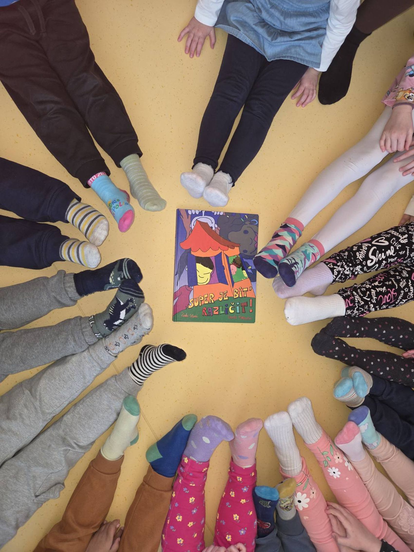 Šarene čarapice u Cipelici Djeca obilježila Međunarodni dan osoba s Down sindromom (3) Šarene čarapice u Cipelici Djeca obilježila Međunarodni dan osoba s Down sindromom (1)