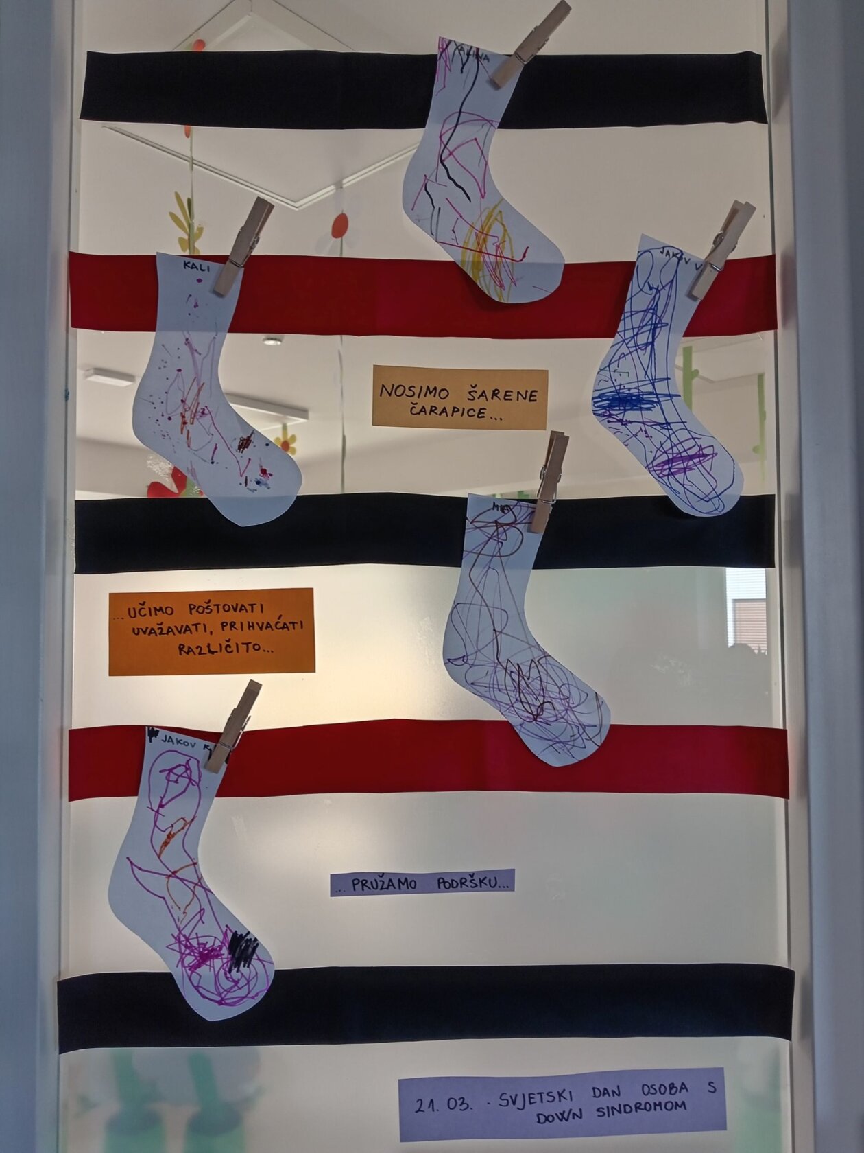 Šarene čarapice u Cipelici Djeca obilježila Međunarodni dan osoba s Down sindromom (1)