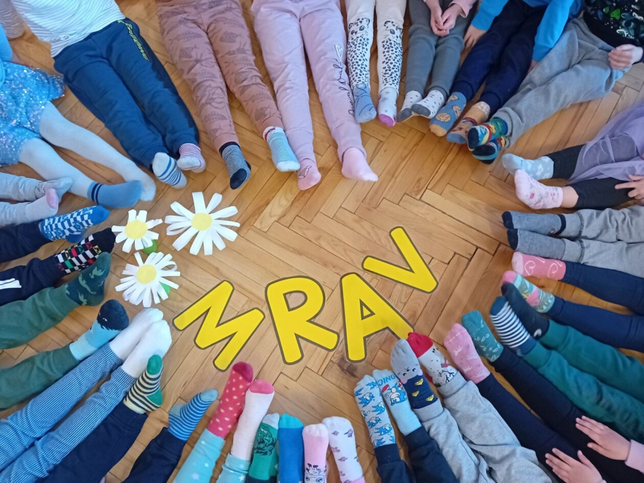 Šarene čarapice u Cipelici Djeca obilježila Međunarodni dan osoba s Down sindromom (1)