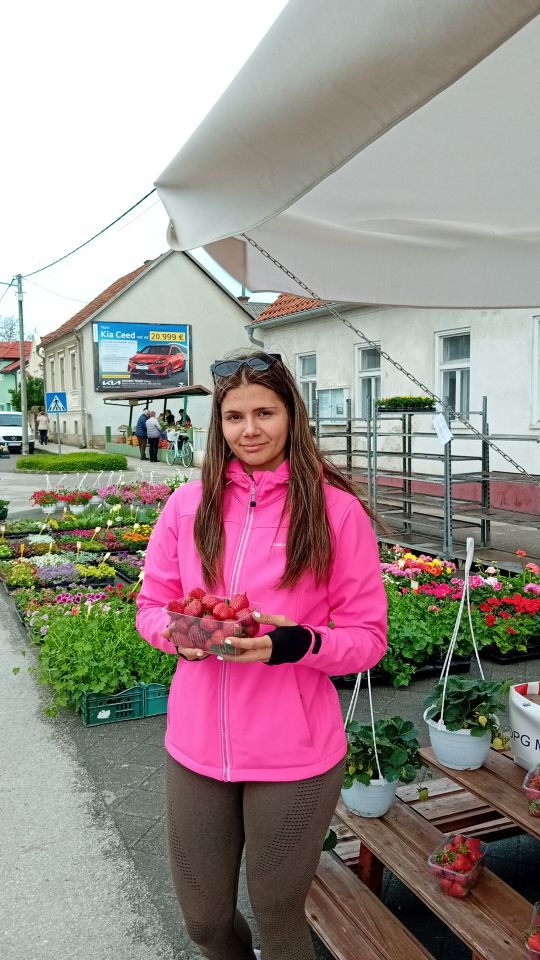 Saša Leskovar ČK - jagode (6)