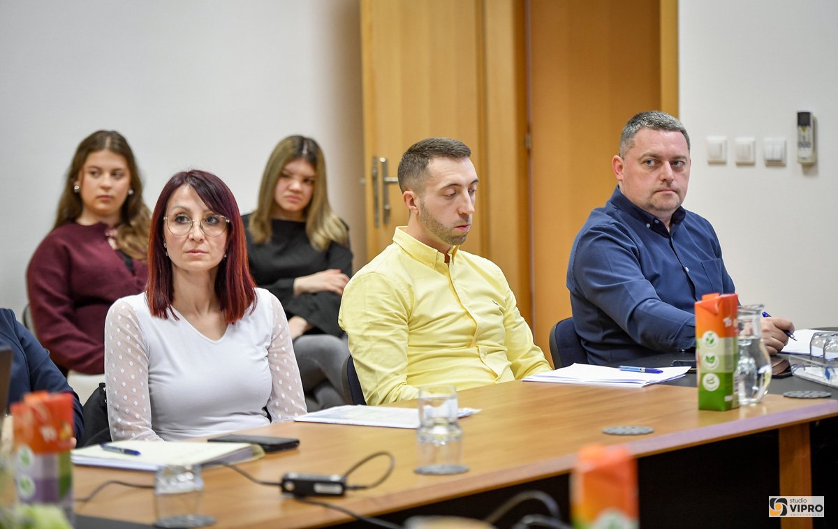 Sedma sjednica gradskog vijeća – studio Vipro (13) Sedma sjednica gradskog vijeća – studio Vipro (13)