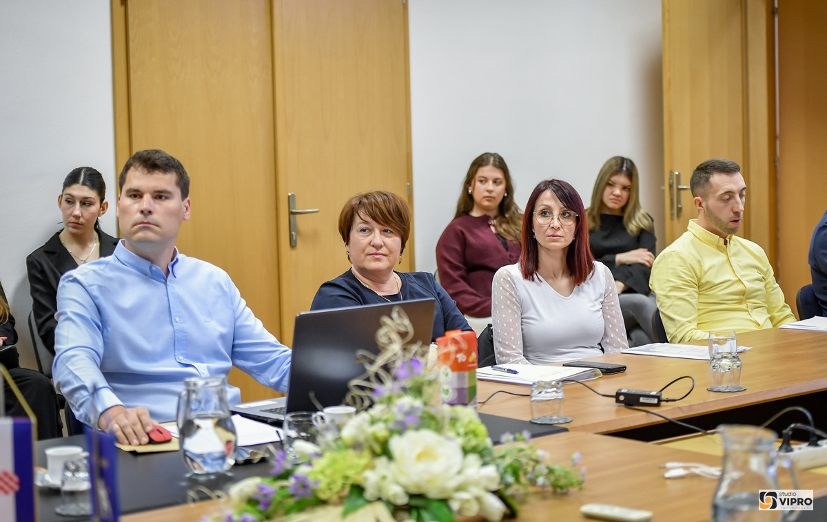 Sedma sjednica gradskog vijeća – studio Vipro (14) Sedma sjednica gradskog vijeća – studio Vipro (14)