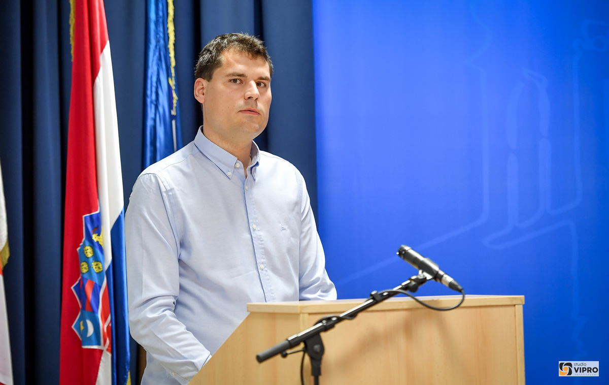 Sedma sjednica gradskog vijeća – studio Vipro (21) Sedma sjednica gradskog vijeća – studio Vipro (21)