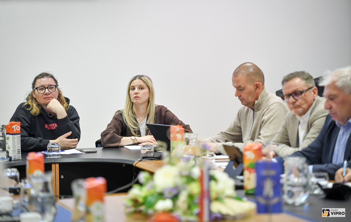 Sedma sjednica gradskog vijeća – studio Vipro (8) Sedma sjednica gradskog vijeća – studio Vipro (8)