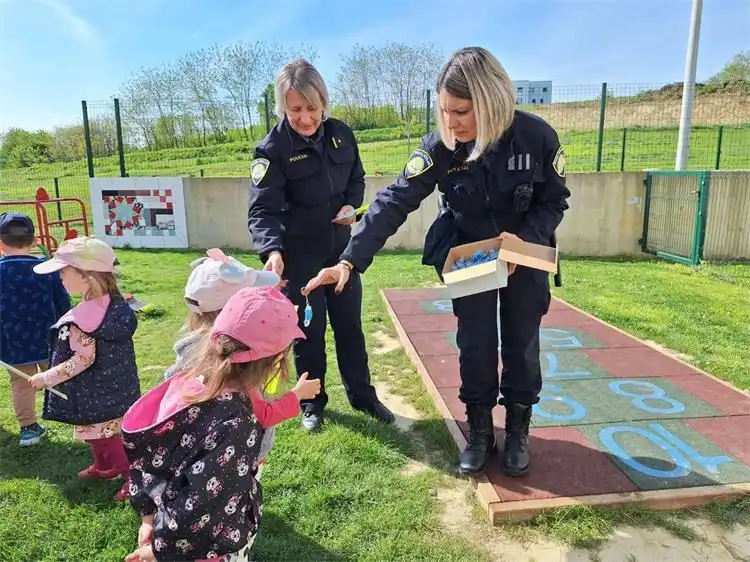 Selnički zvončići i policija (2) Selnički zvončići i policija (2)