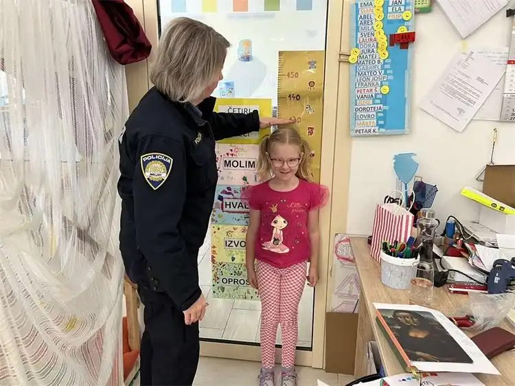 Selnički zvončići i policija (4) Selnički zvončići i policija (4)