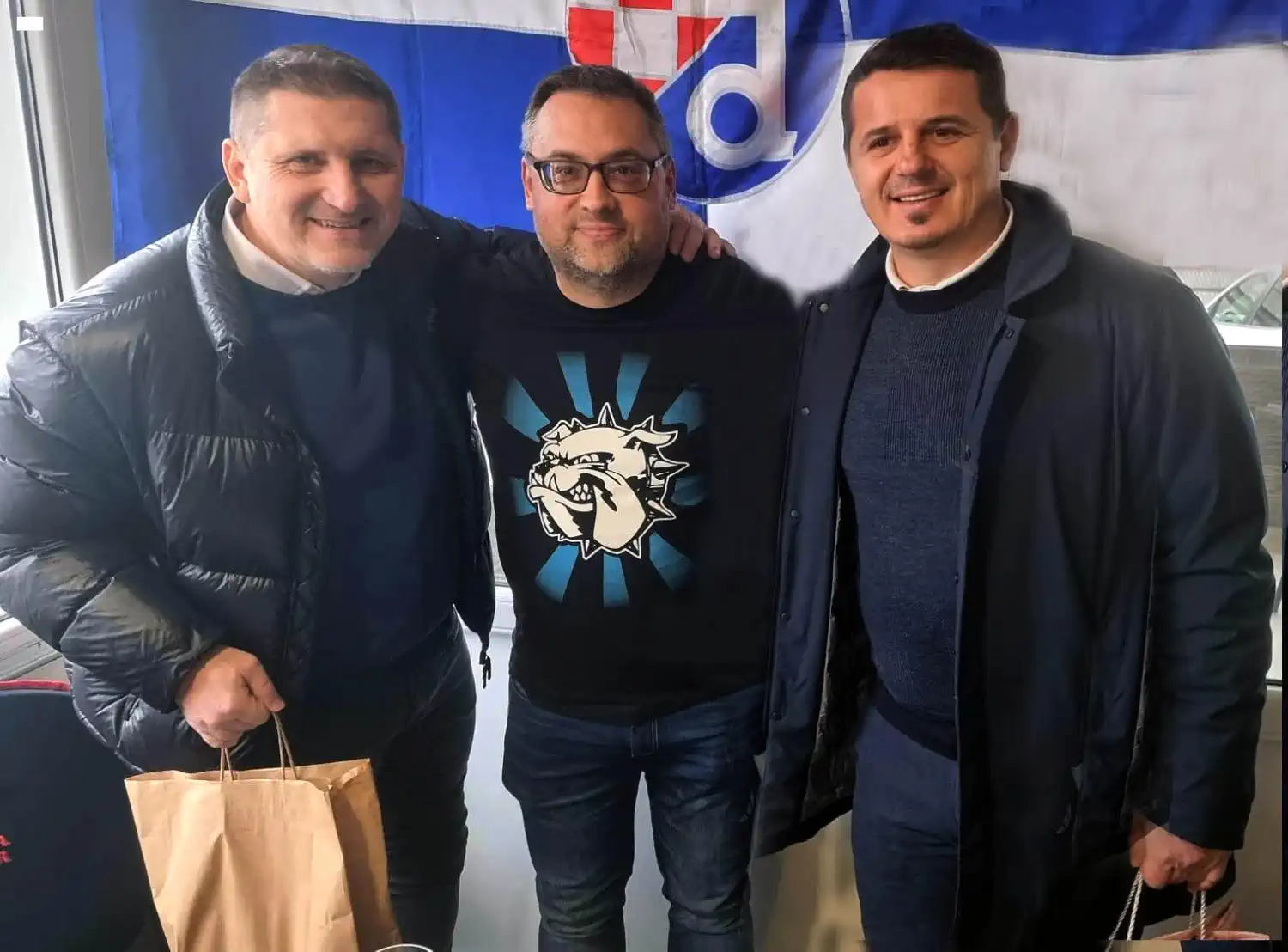 Šenkovec obojen u plavo Učlanjenje u GNK Dinamo s legendama kluba (1) Šenkovec obojen u plavo Učlanjenje u GNK Dinamo s legendama kluba (1)