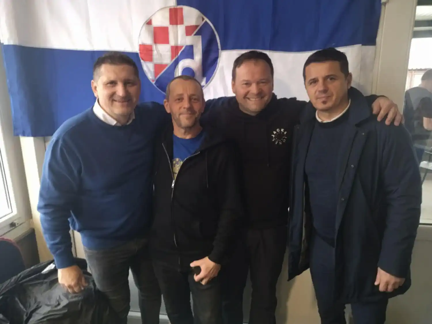 Šenkovec obojen u plavo Učlanjenje u GNK Dinamo s legendama kluba (12) Šenkovec obojen u plavo Učlanjenje u GNK Dinamo s legendama kluba (12)