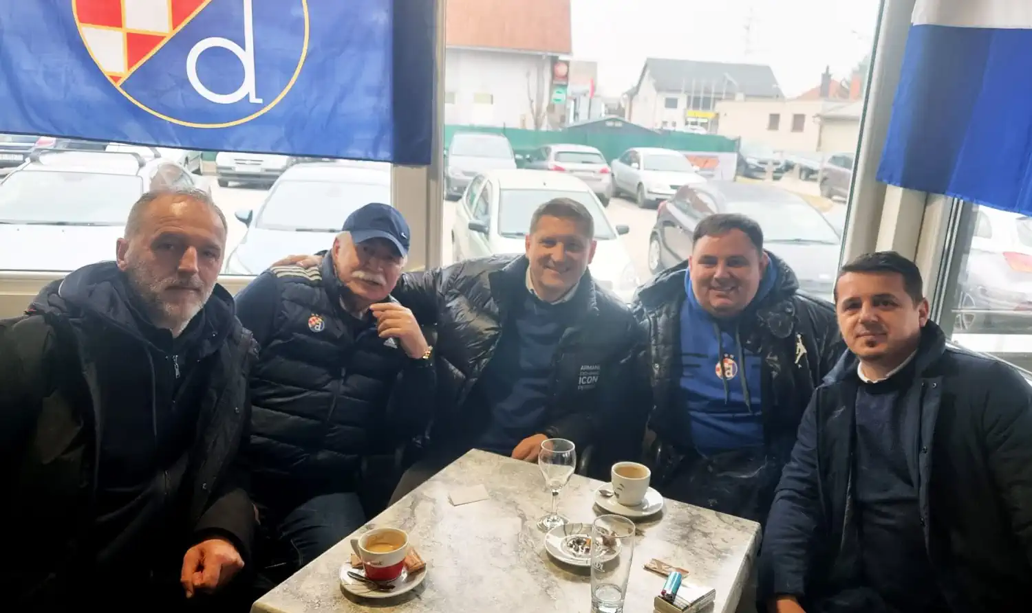 Šenkovec obojen u plavo Učlanjenje u GNK Dinamo s legendama kluba (2) Šenkovec obojen u plavo Učlanjenje u GNK Dinamo s legendama kluba (2)