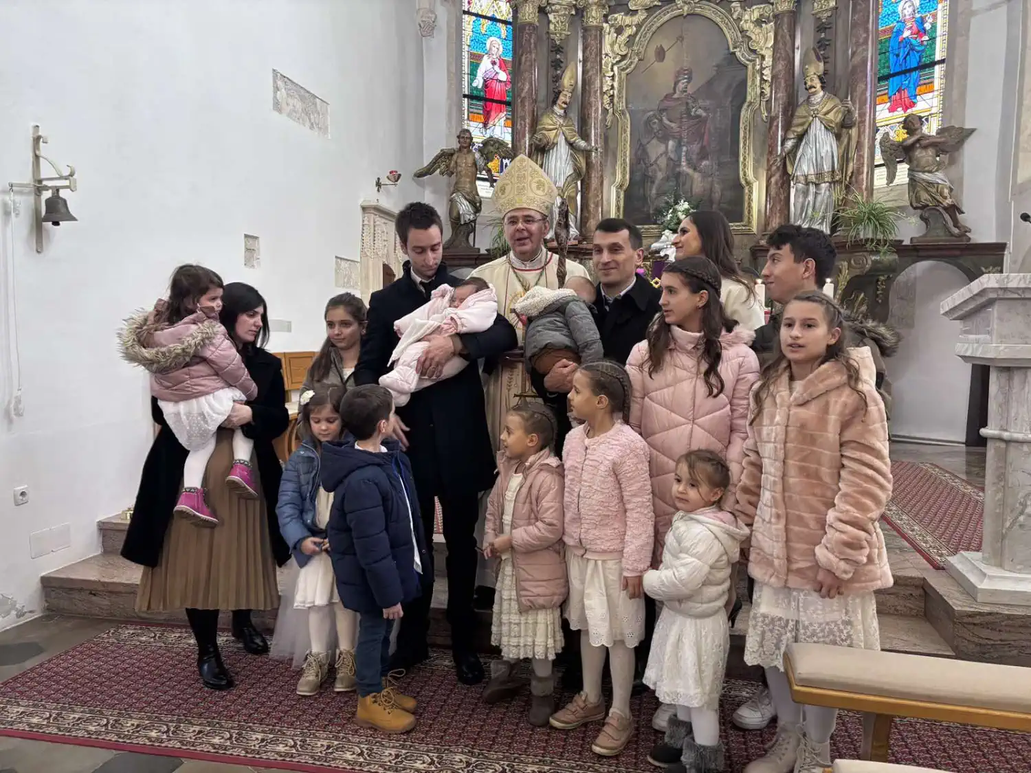 Šestero djece, ljubav i vjera Obitelj Sakač kao primjer nade (12) Šestero djece, ljubav i vjera Obitelj Sakač kao primjer nade (12)