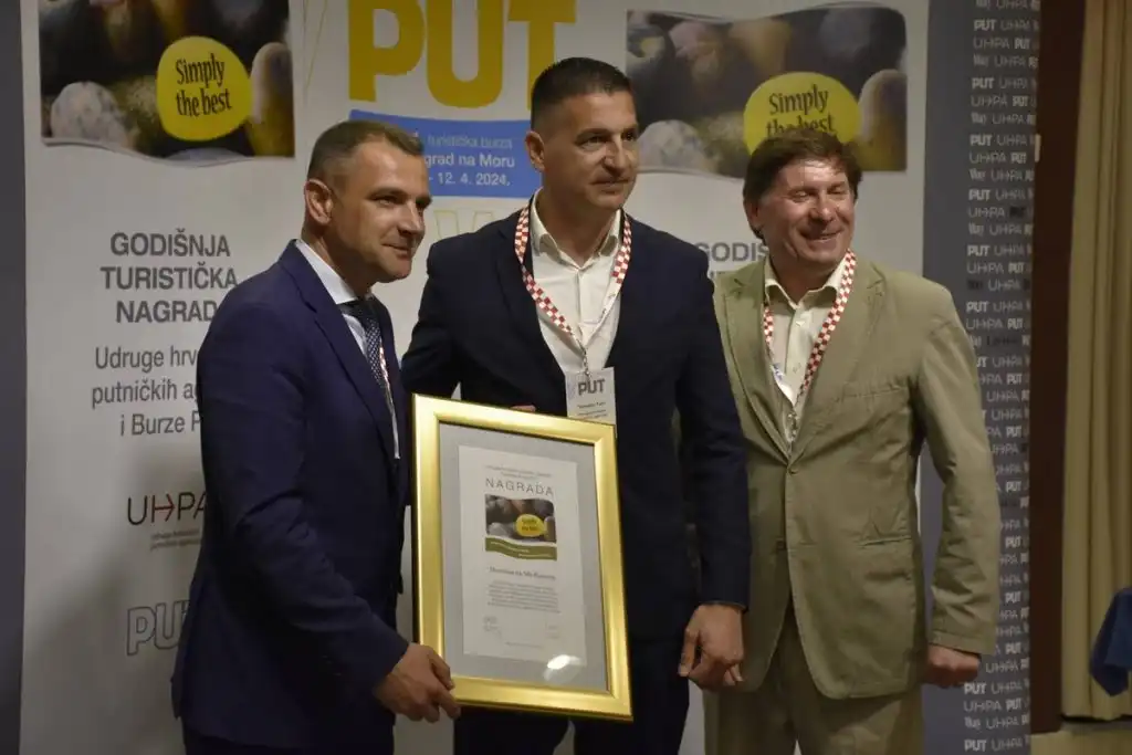 Simplythebest2024-496-1024×683