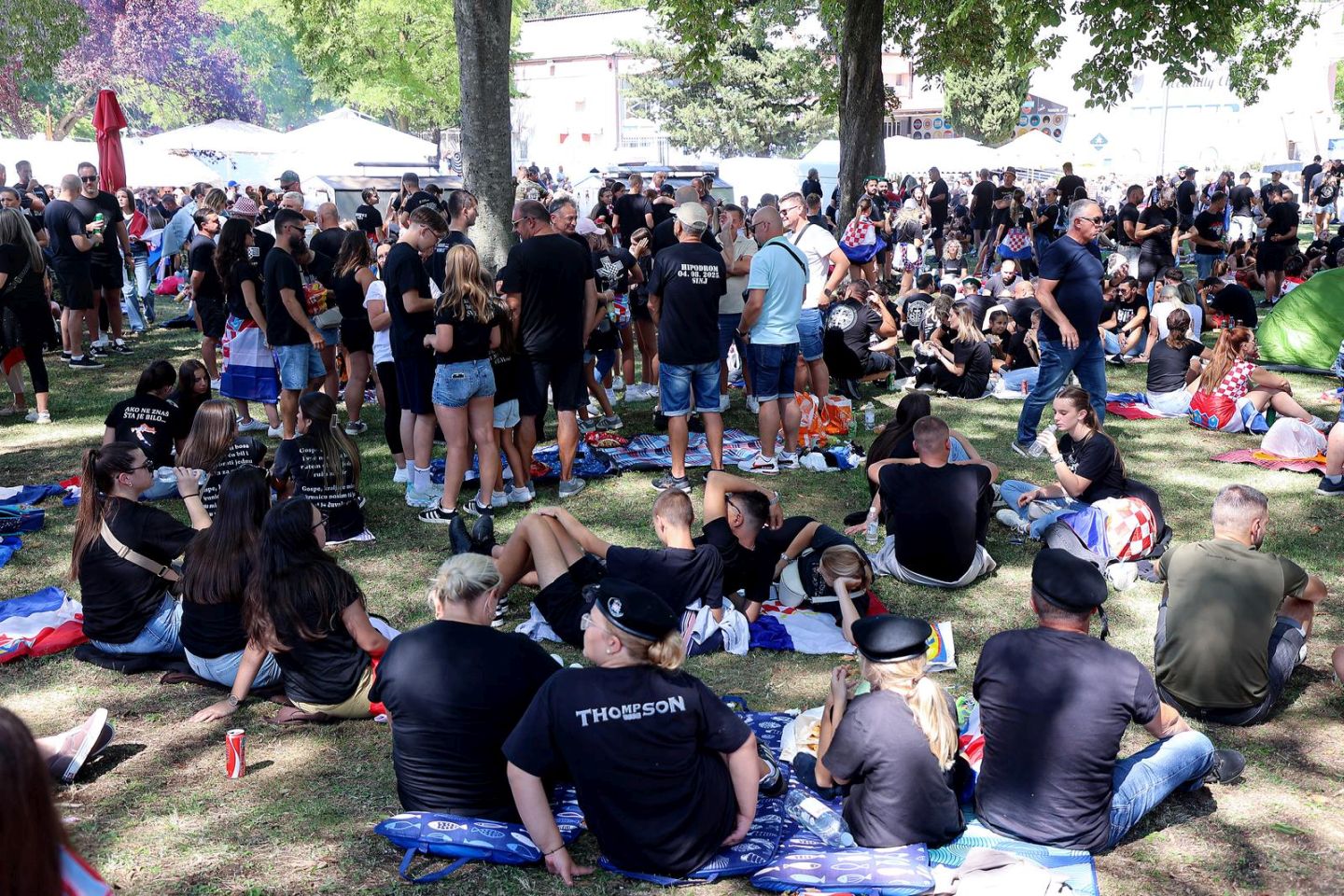 Brojni obožavatelji na ulicama Sinja uoči Thompsonovog koncerta