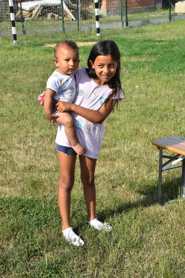 Sitnice, romsko naselje, Prevencija, droga (2) mlada romkinja s djetetom