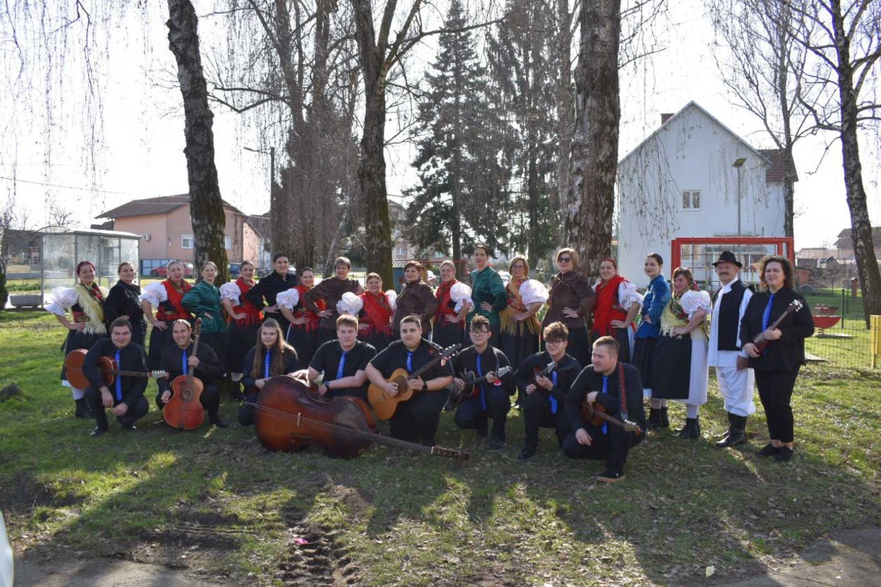 Sivica dan žena (1)