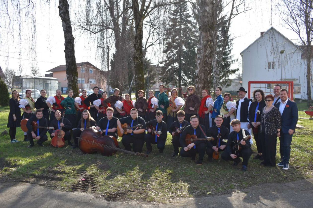 Sivica dan žena (2)