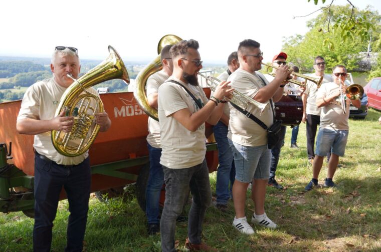 Skandal bend (3) Skandal bend