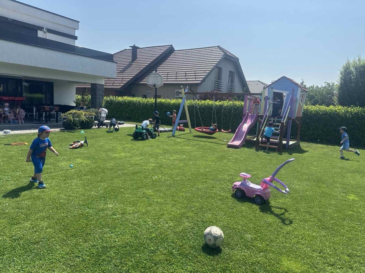 Skupina Pčelice u posjetu obitelji Koštarić (1)